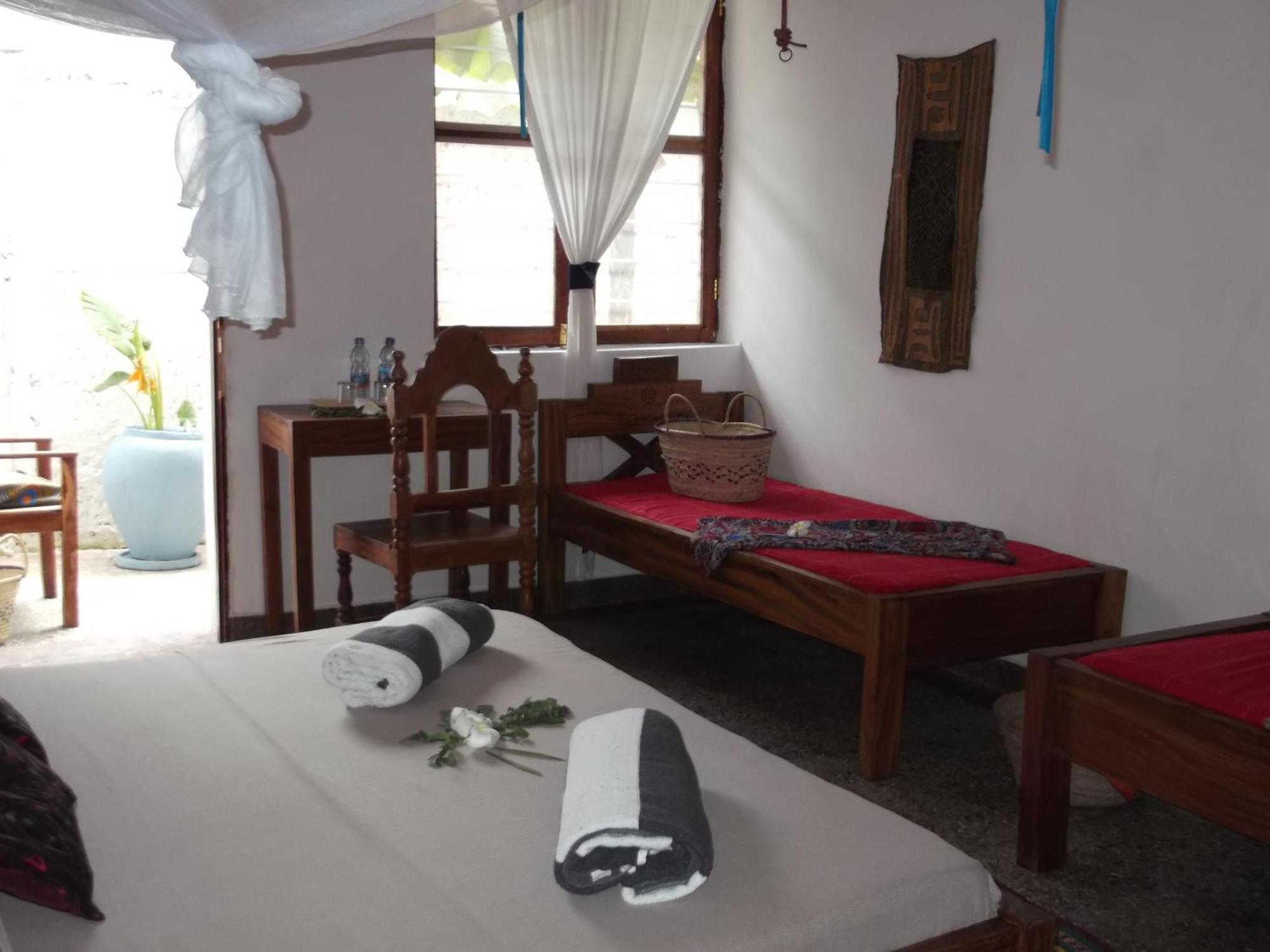 Kobe House Bed and Breakfast Jambiani  Rum bild