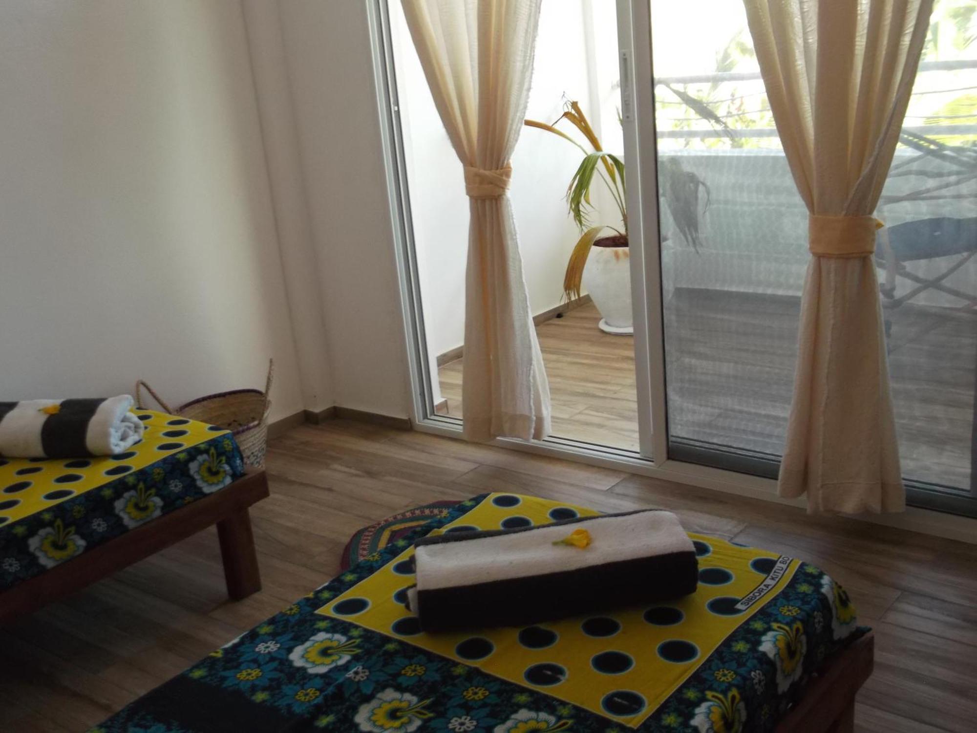 Kobe House Bed and Breakfast Jambiani  Rum bild