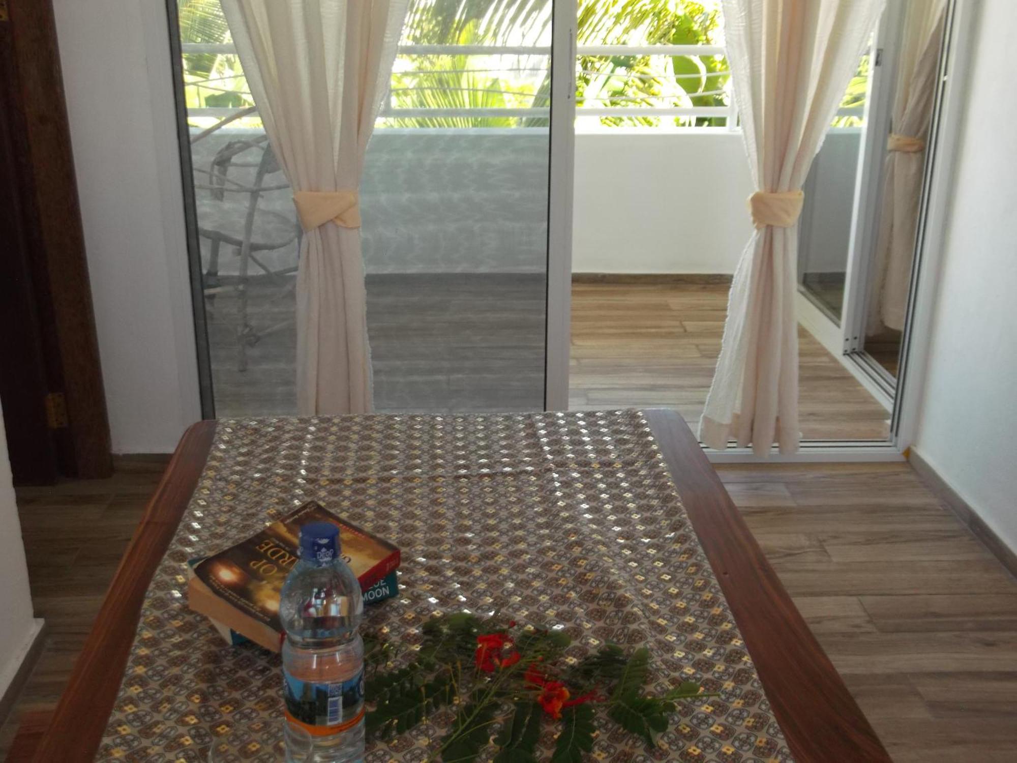 Kobe House Bed and Breakfast Jambiani  Rum bild